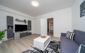 Guesthost - Marino'S Apartment